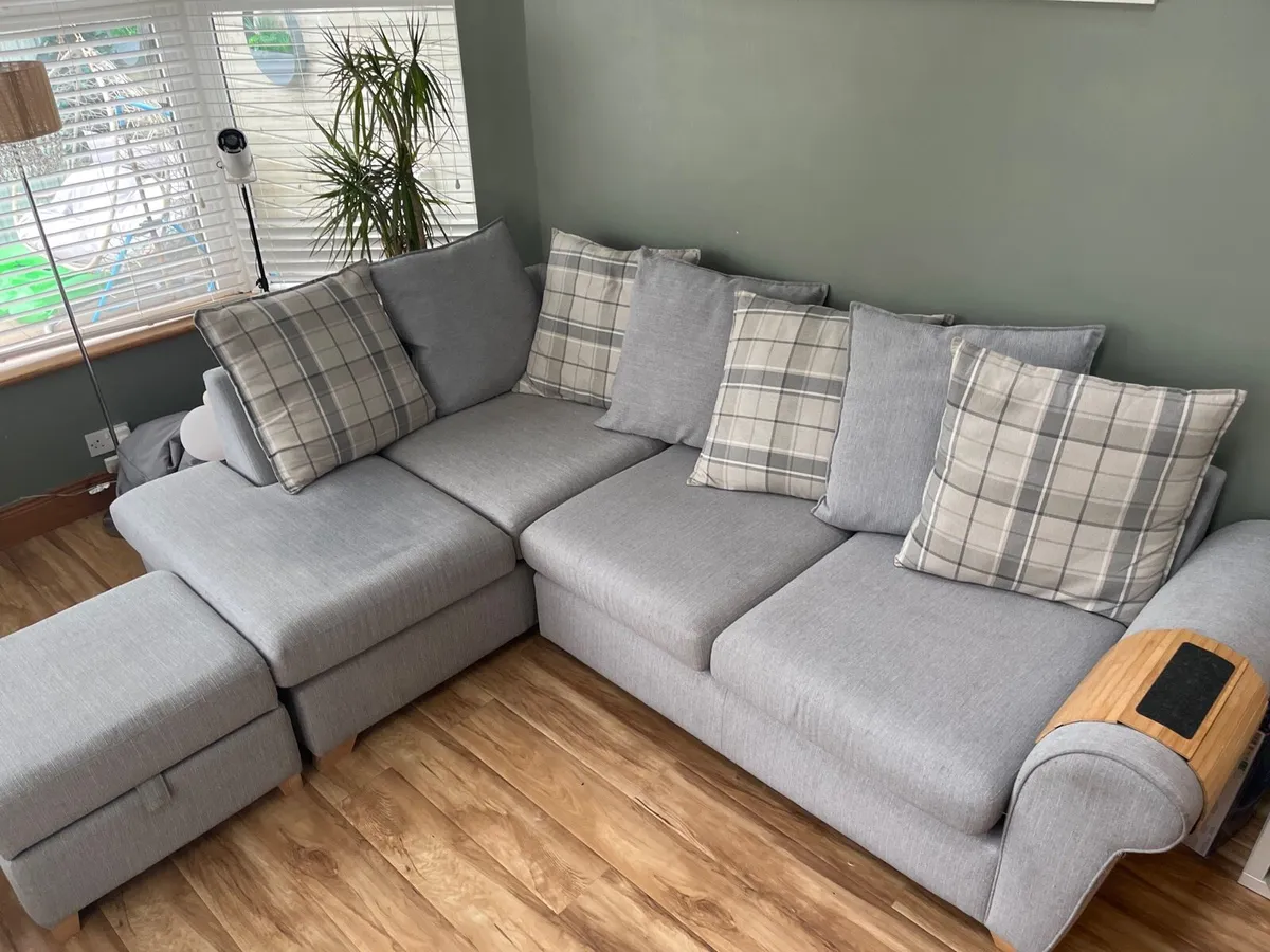 L shaped corner couch - Image 2