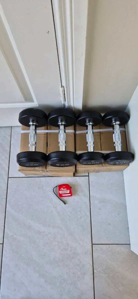 2xbrand new sets of dumbbells 2x5kilo,2x2.5kilo - Image 2