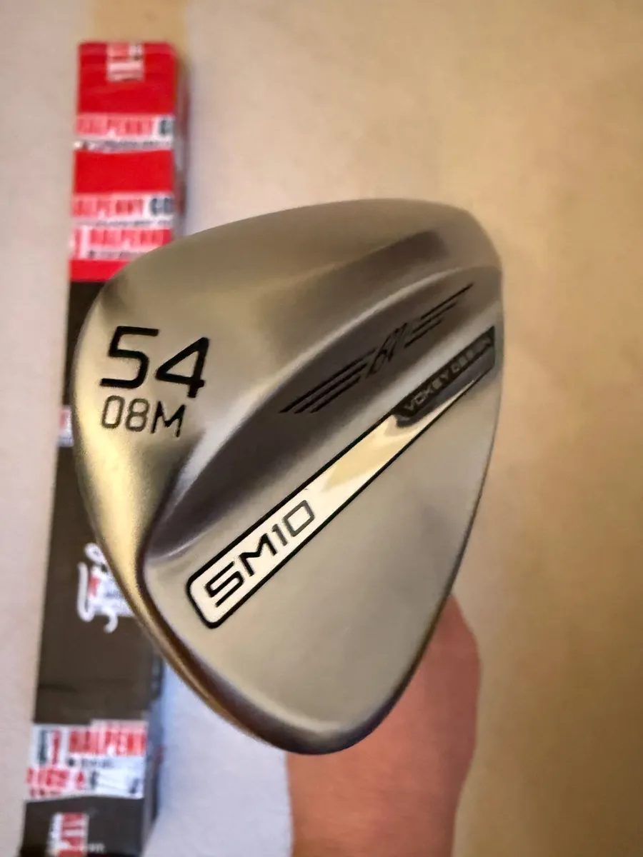 Titleist SM10 54 degree M wedge 8 degree bounce - Image 1