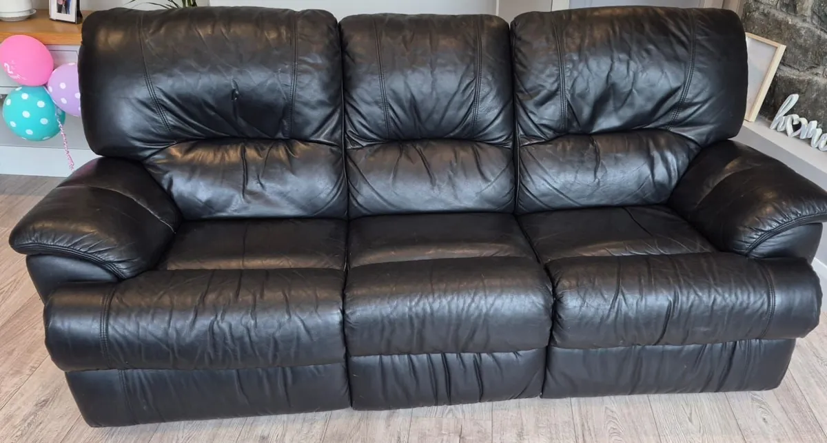 Black leather recliner couches 3+2 - Image 1