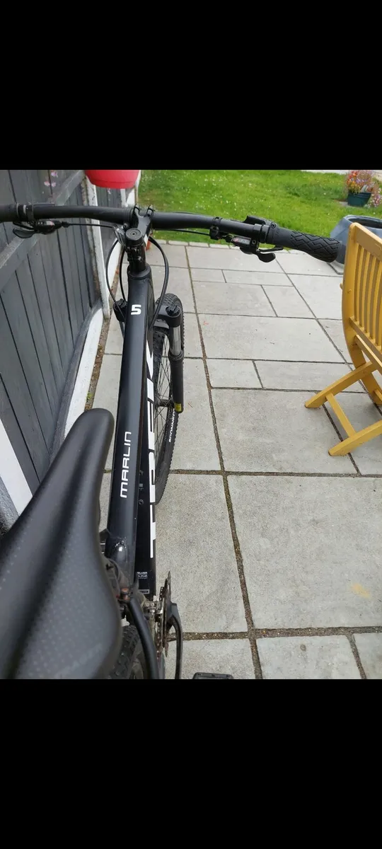 Bicycle Mens Trek Marlin Excellent Condition - Image 2
