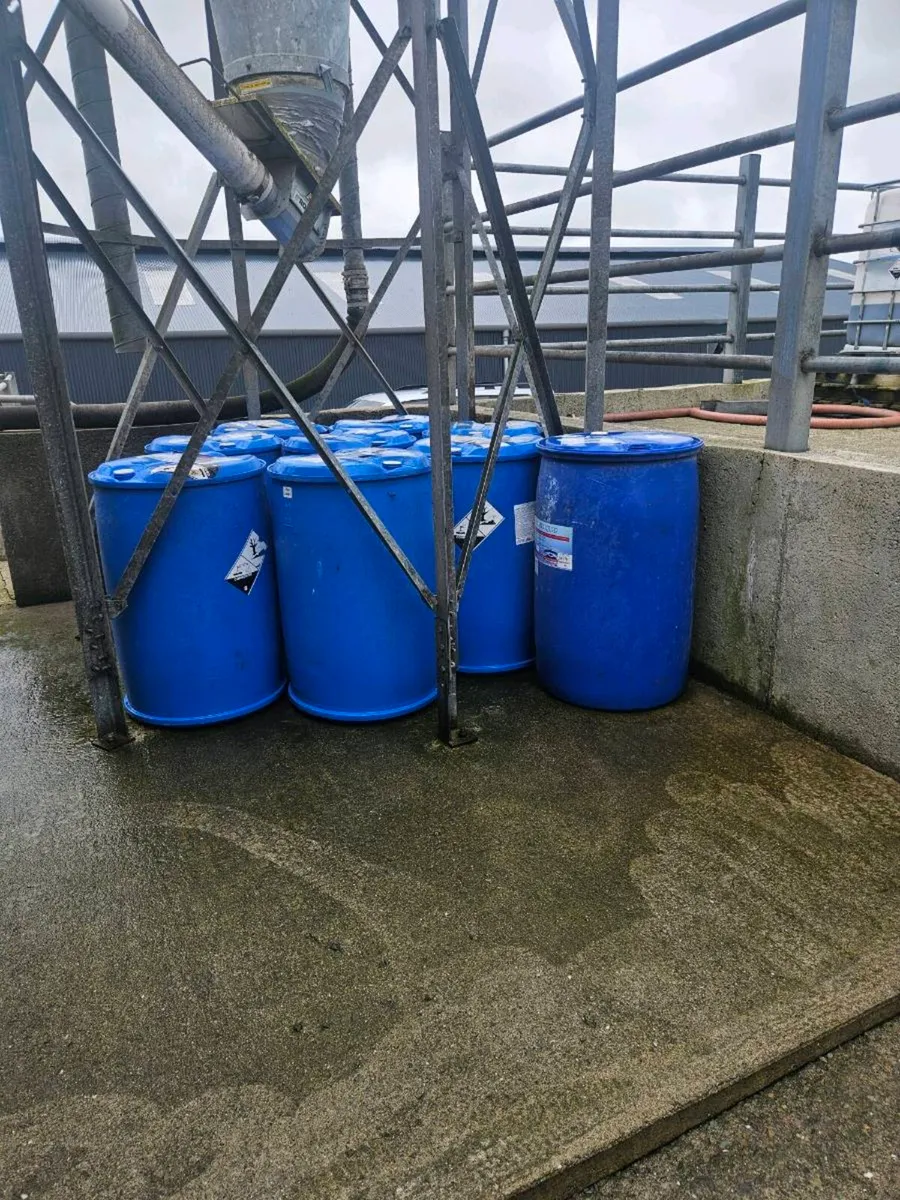 200 litre barrels