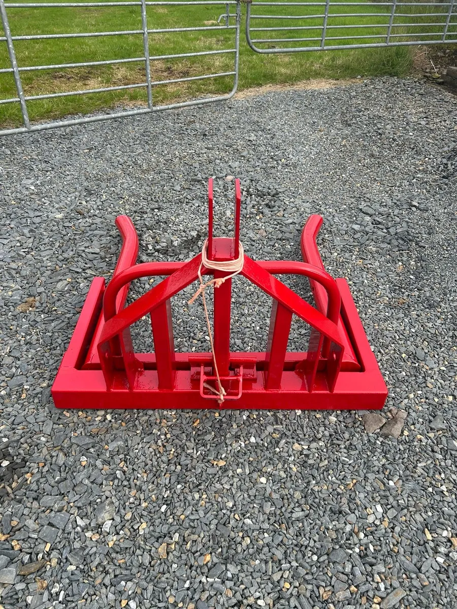 Bale lifter and bale stacker - Image 1