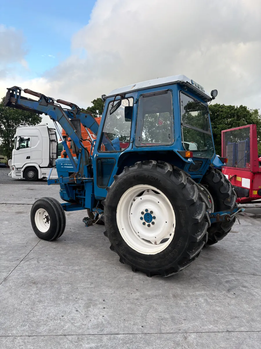Ford Tractor with Front Loader - Image 3