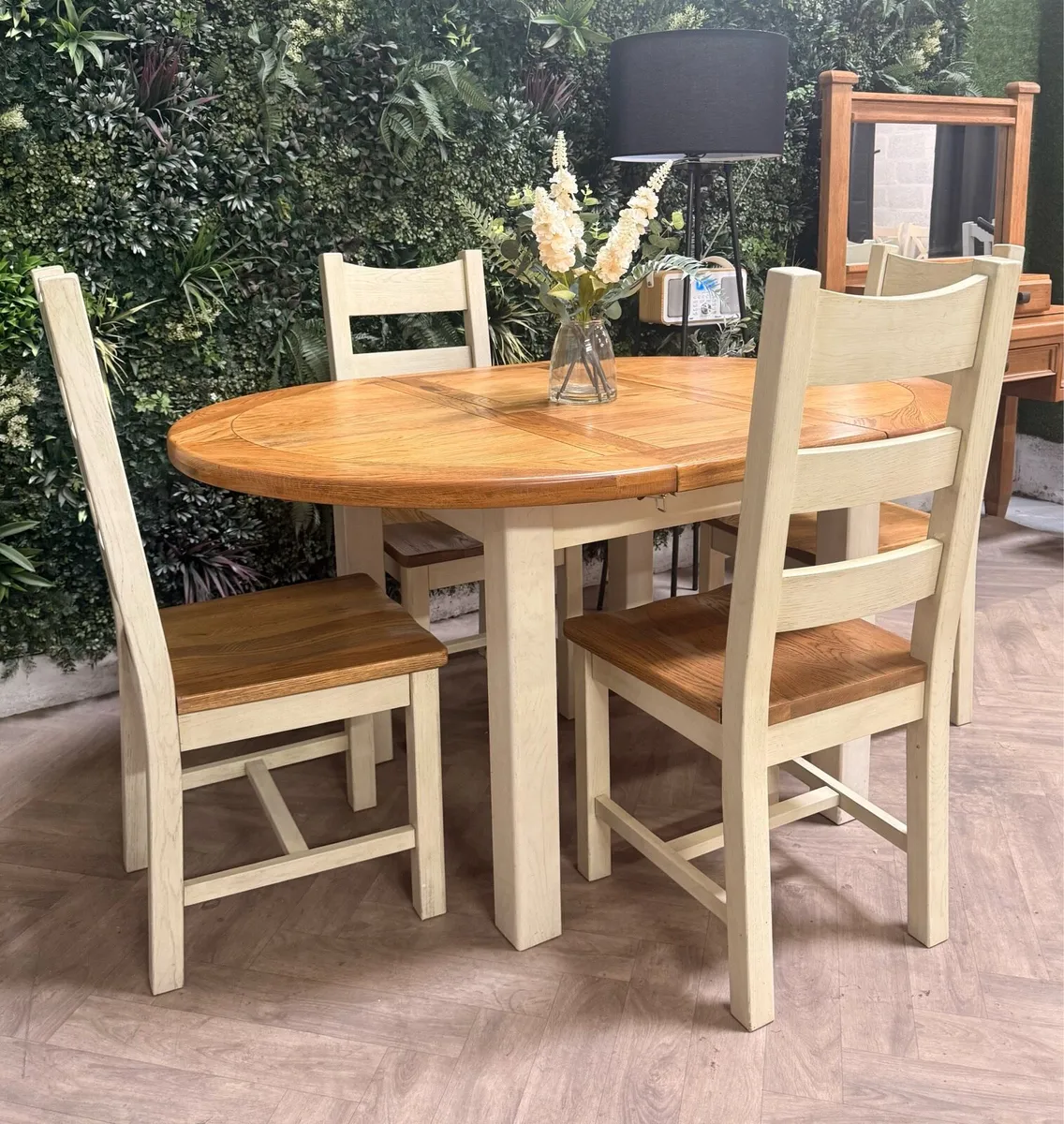 Extending oak kitchen table & 4 chairs - Image 2