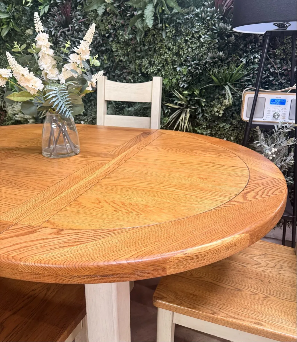 Extending oak kitchen table & 4 chairs - Image 4