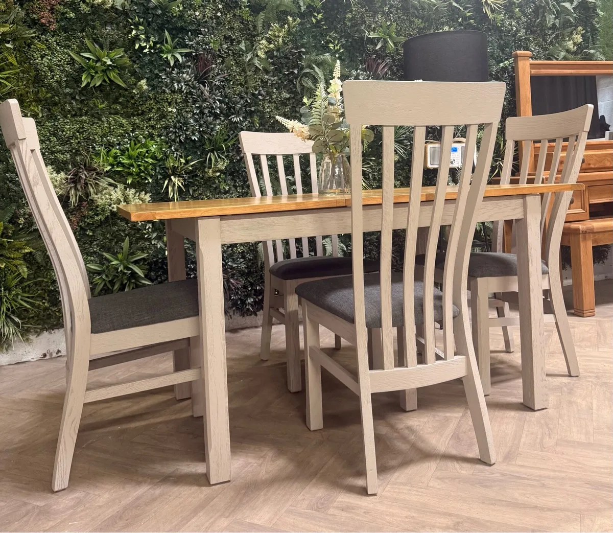 Extending oak kitchen table & 4 chairs/dining set - Image 1
