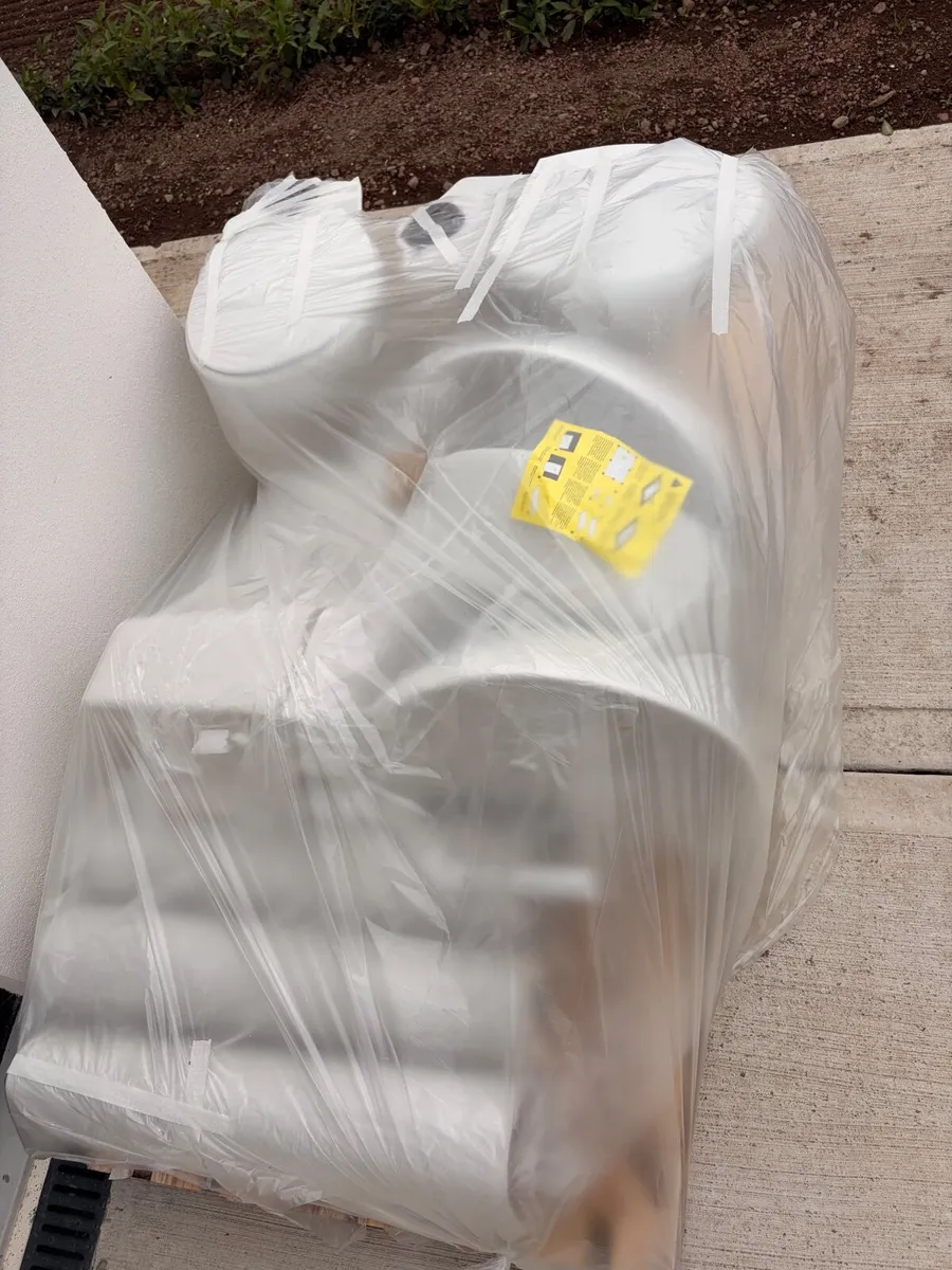 Sanitary wear - Image 1