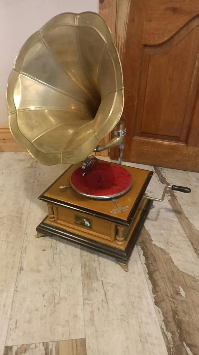 Hmv gramophone - Image 1
