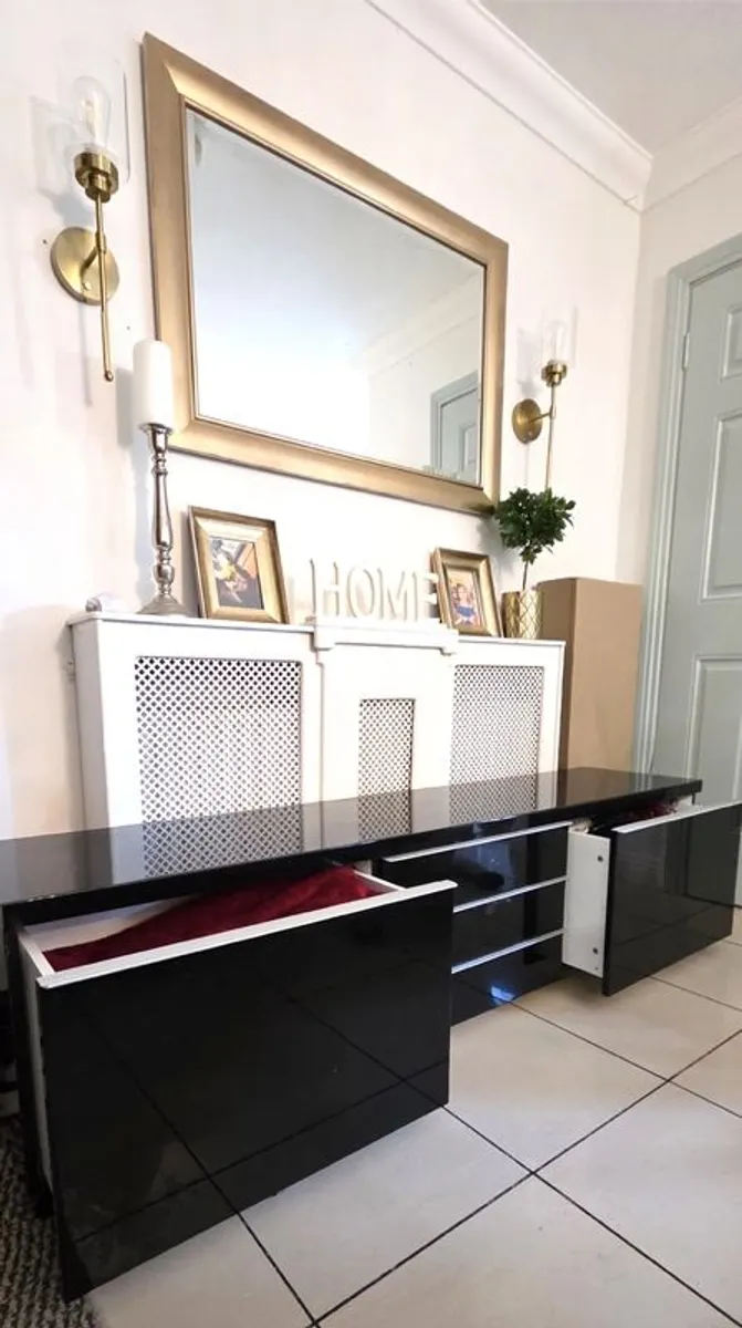 TV Bench - Image 1