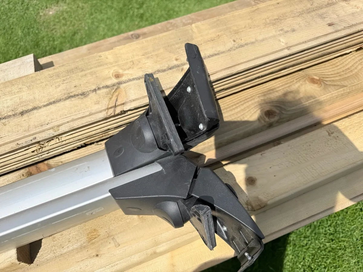 Audi q5 roof bars brand new - Image 3