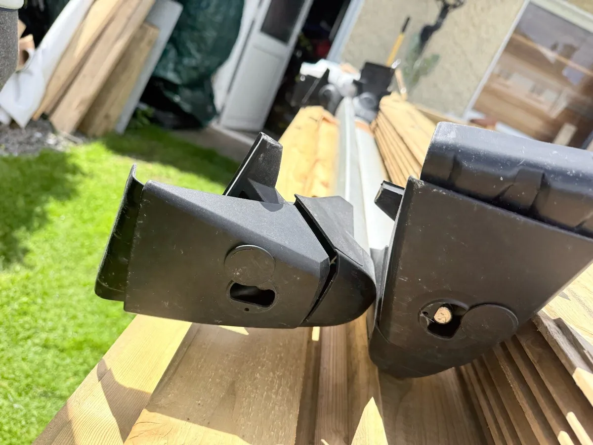 Audi q5 roof bars brand new - Image 4