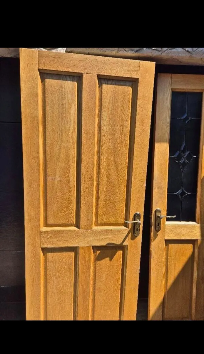 Oak doors x 3 - Image 1