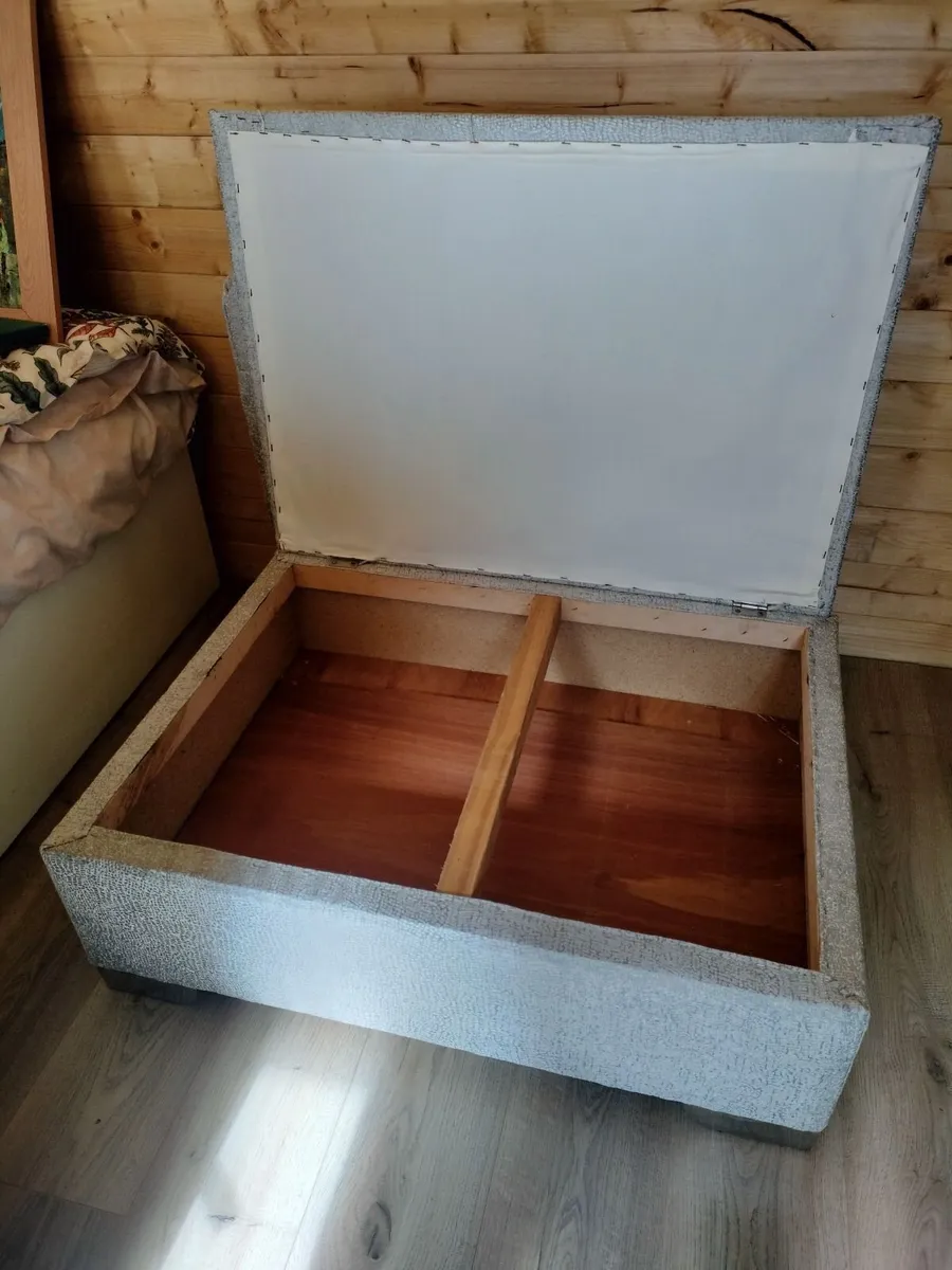 Foot stool with storage - Image 2