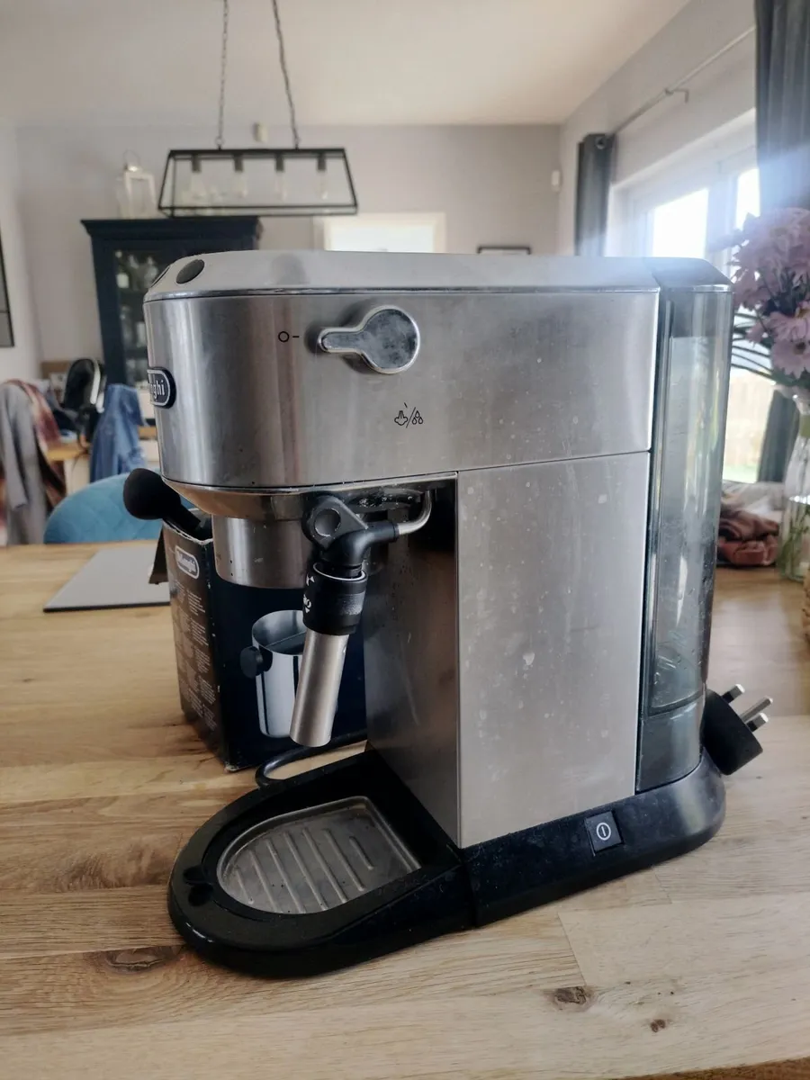 Delonghi coffee machine - Image 1