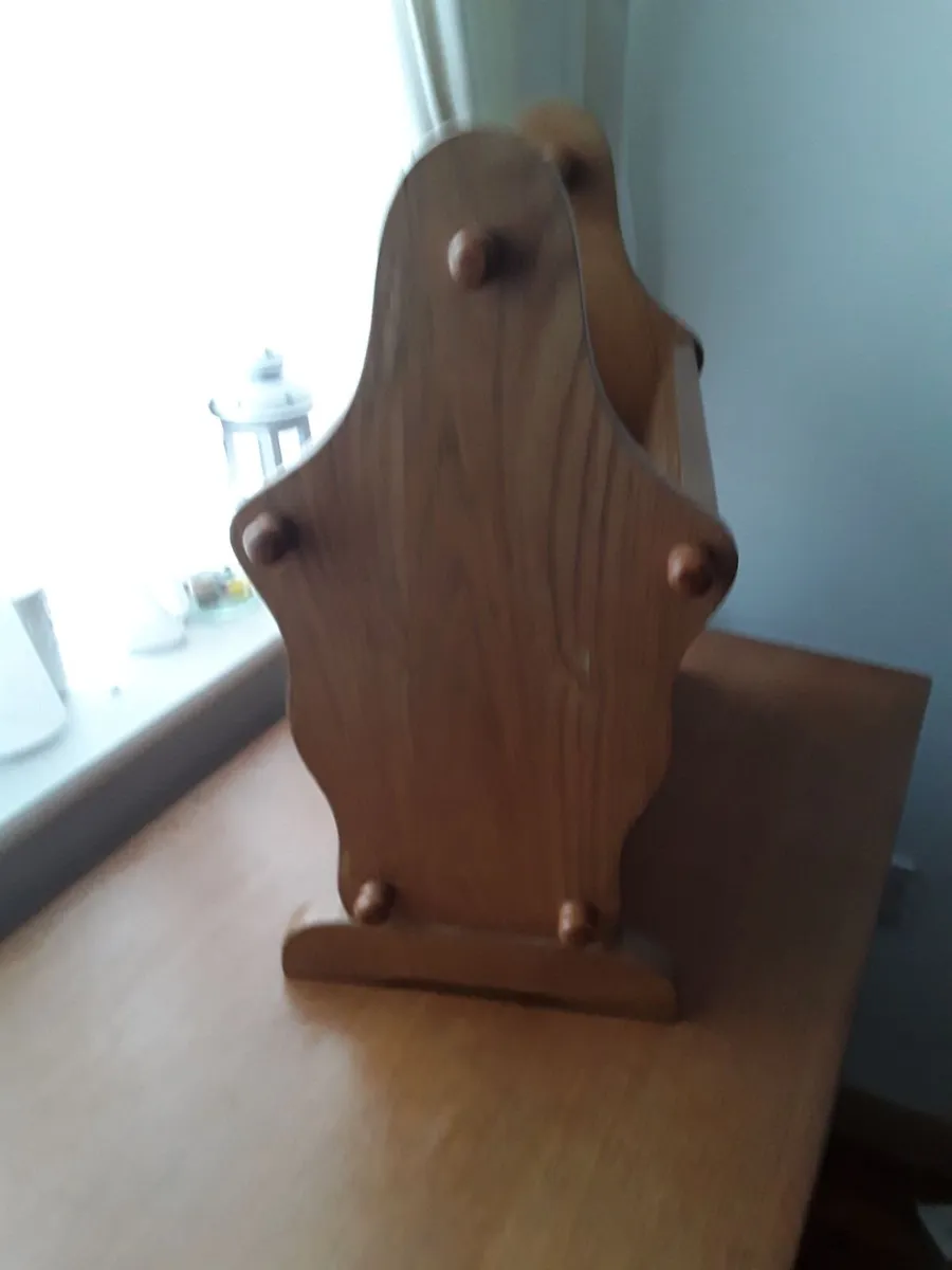 Solid wooden vintage magazine rack - Image 3