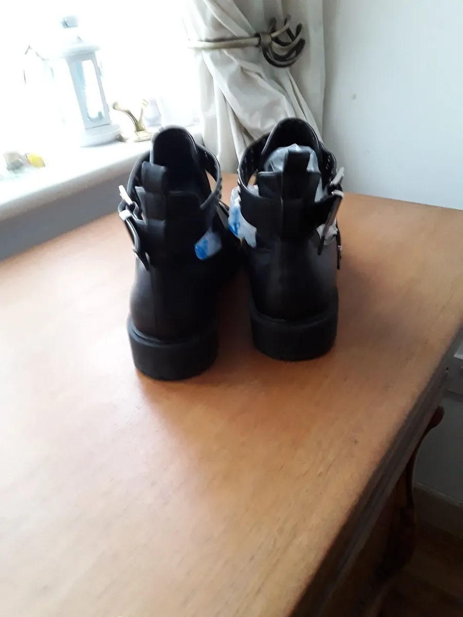Brand new ladies black shoes size 8 - Image 2