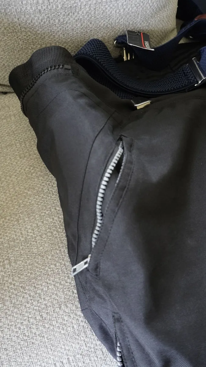 Motorcycle jacket, trousers, boots, gloves, helmet - Image 3