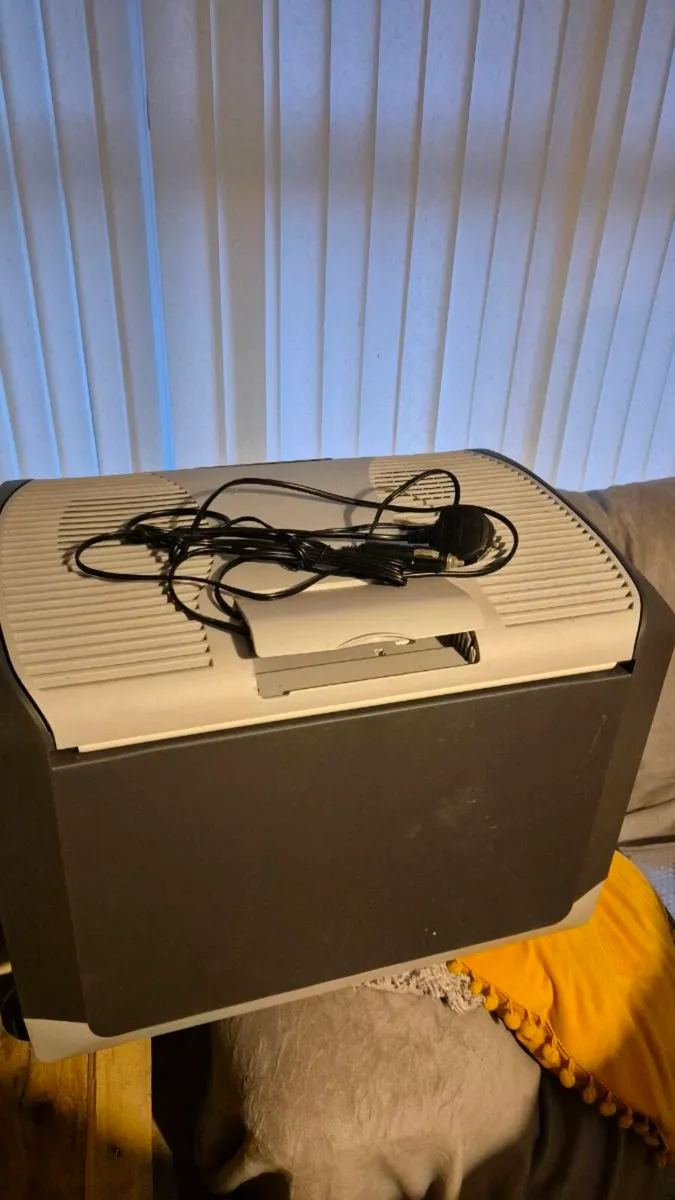 Caravan campervan 12v 230v cooler box fridge - Image 1