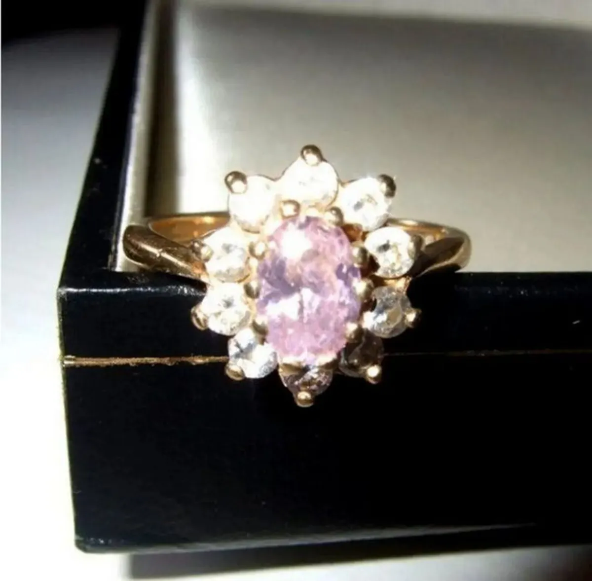 Vintage 9k Gold Hallmarked Pink/White Cluster - Image 2