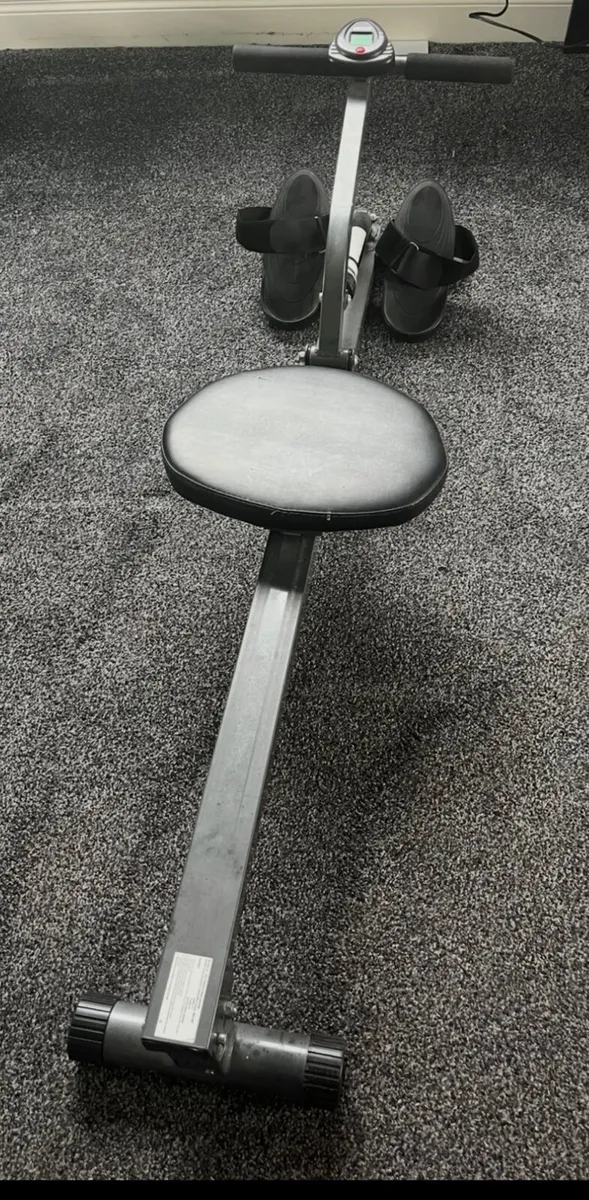Rowing machine - Image 1