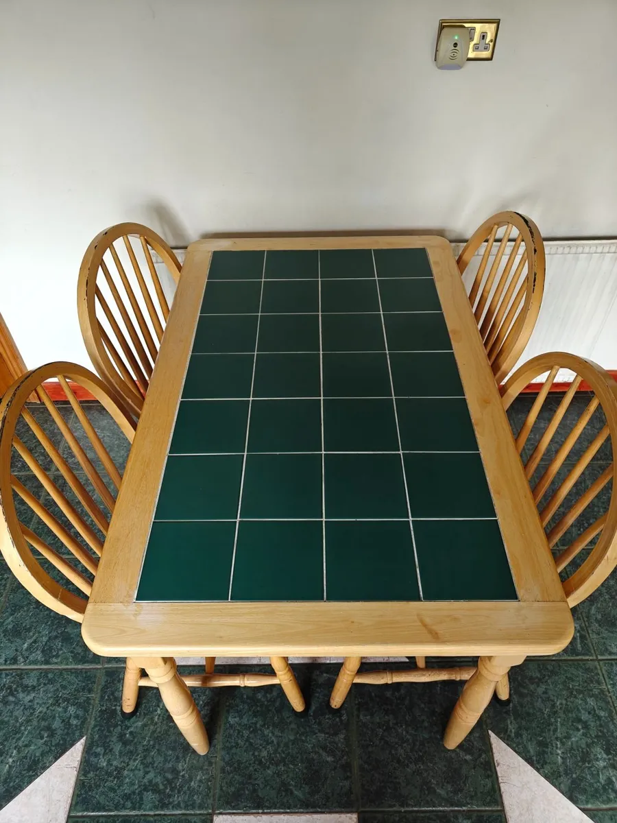 Kitchen table - Image 1