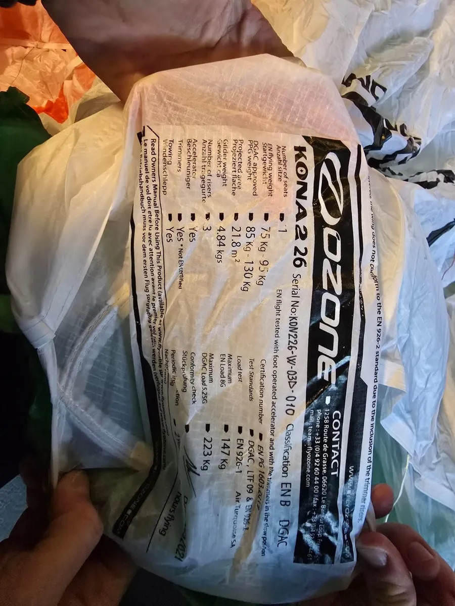 Paraglider and reversible harness - Image 2