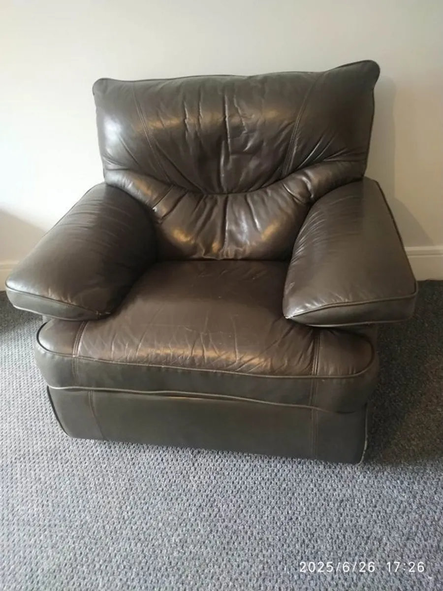 Sofa +arm chair+ coffee table - Image 1