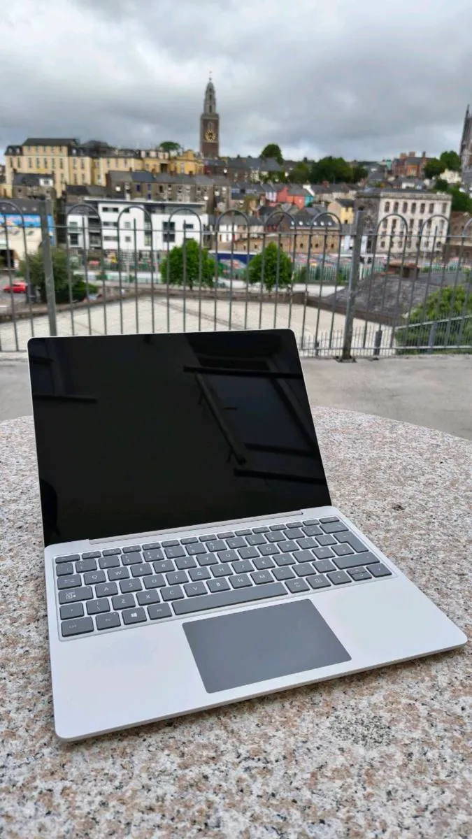 Microsoft Surface Laptop - Image 3