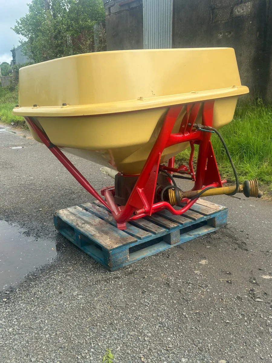 Vicon fertiliser spreader / sower - Image 3