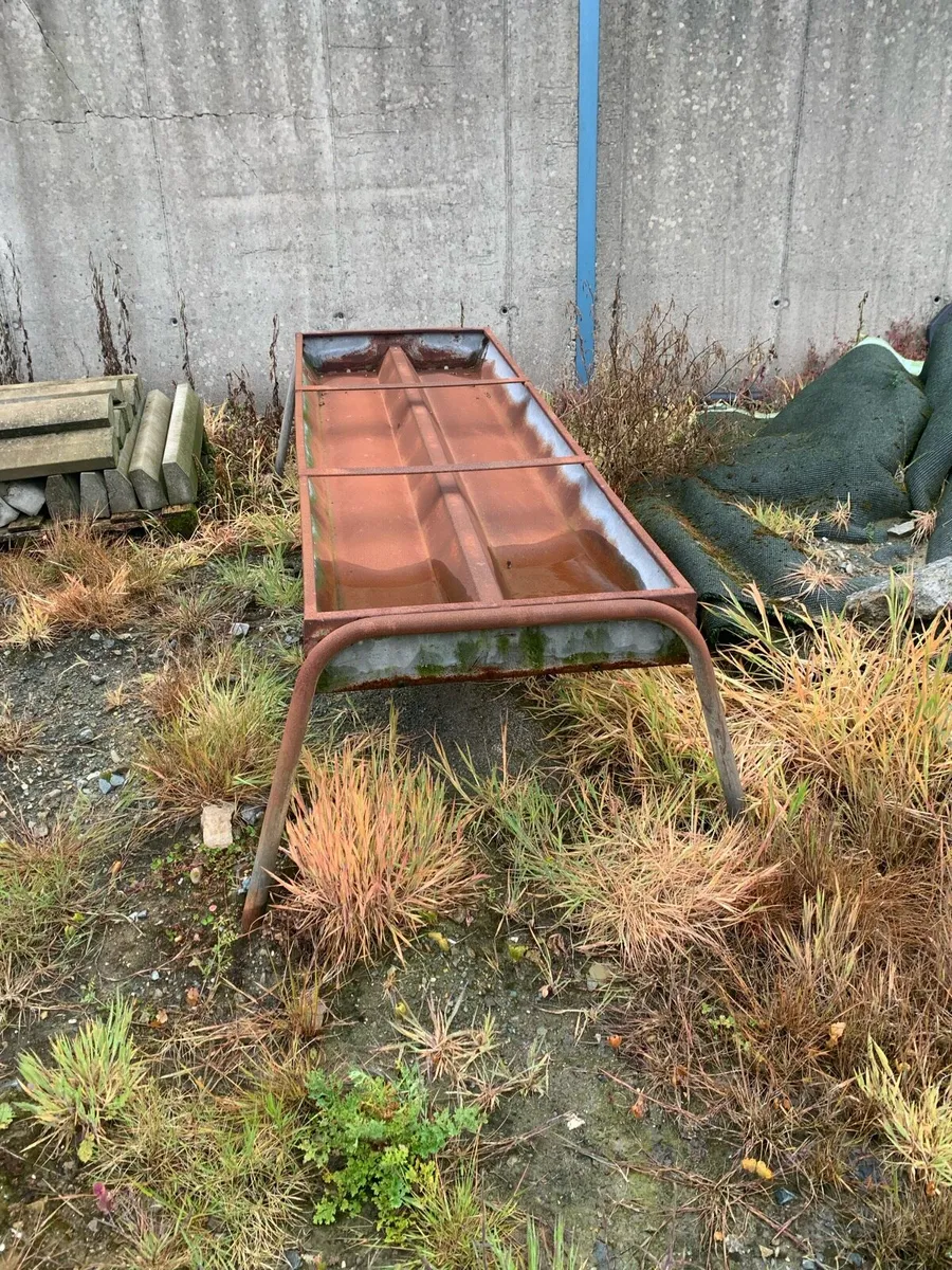 Meal troughs - Image 1