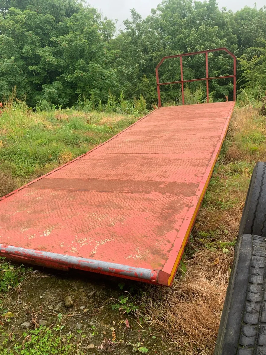 Bale trailer - Image 1
