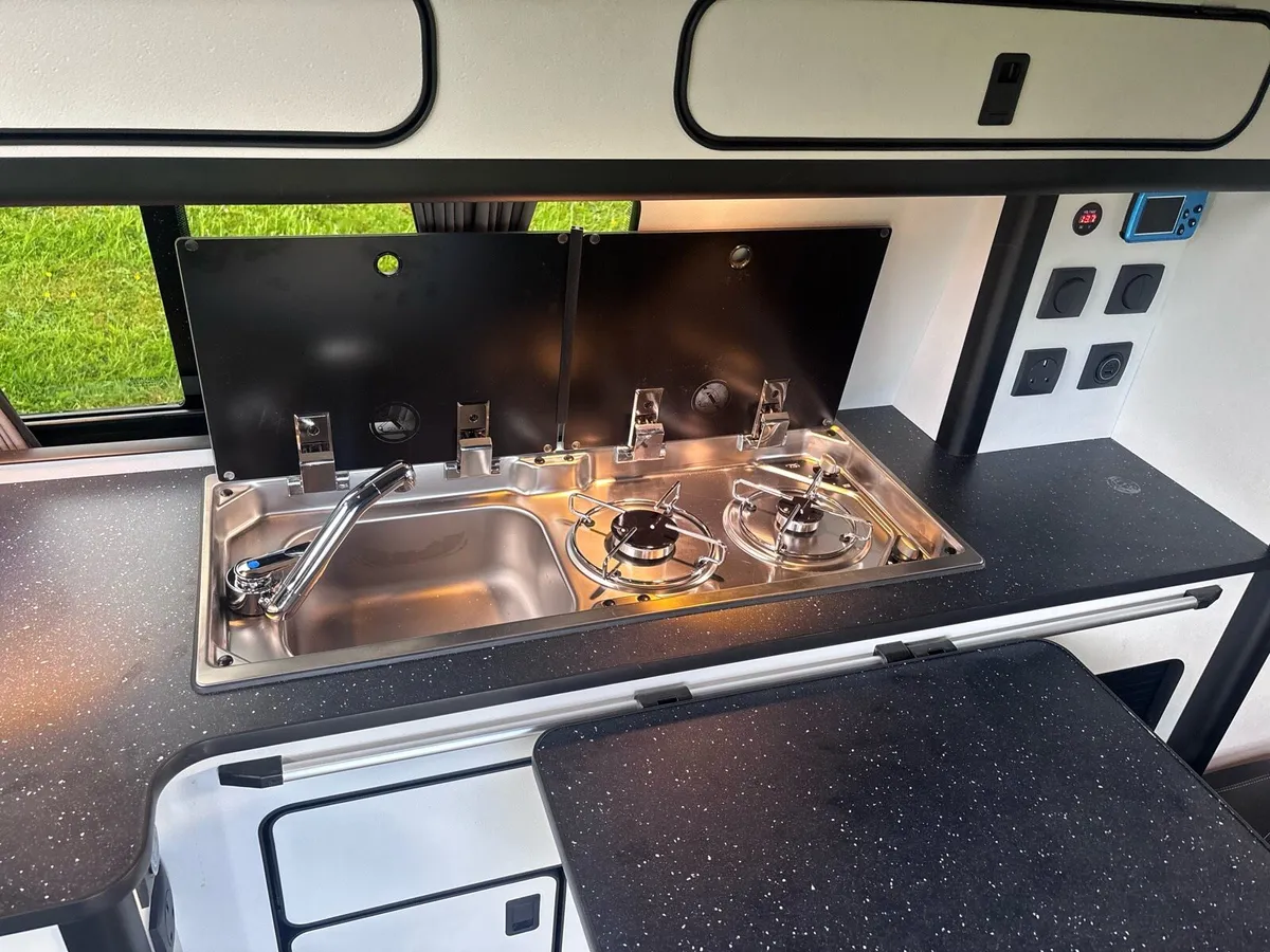 Volkswagen campervan 2021 - Image 4