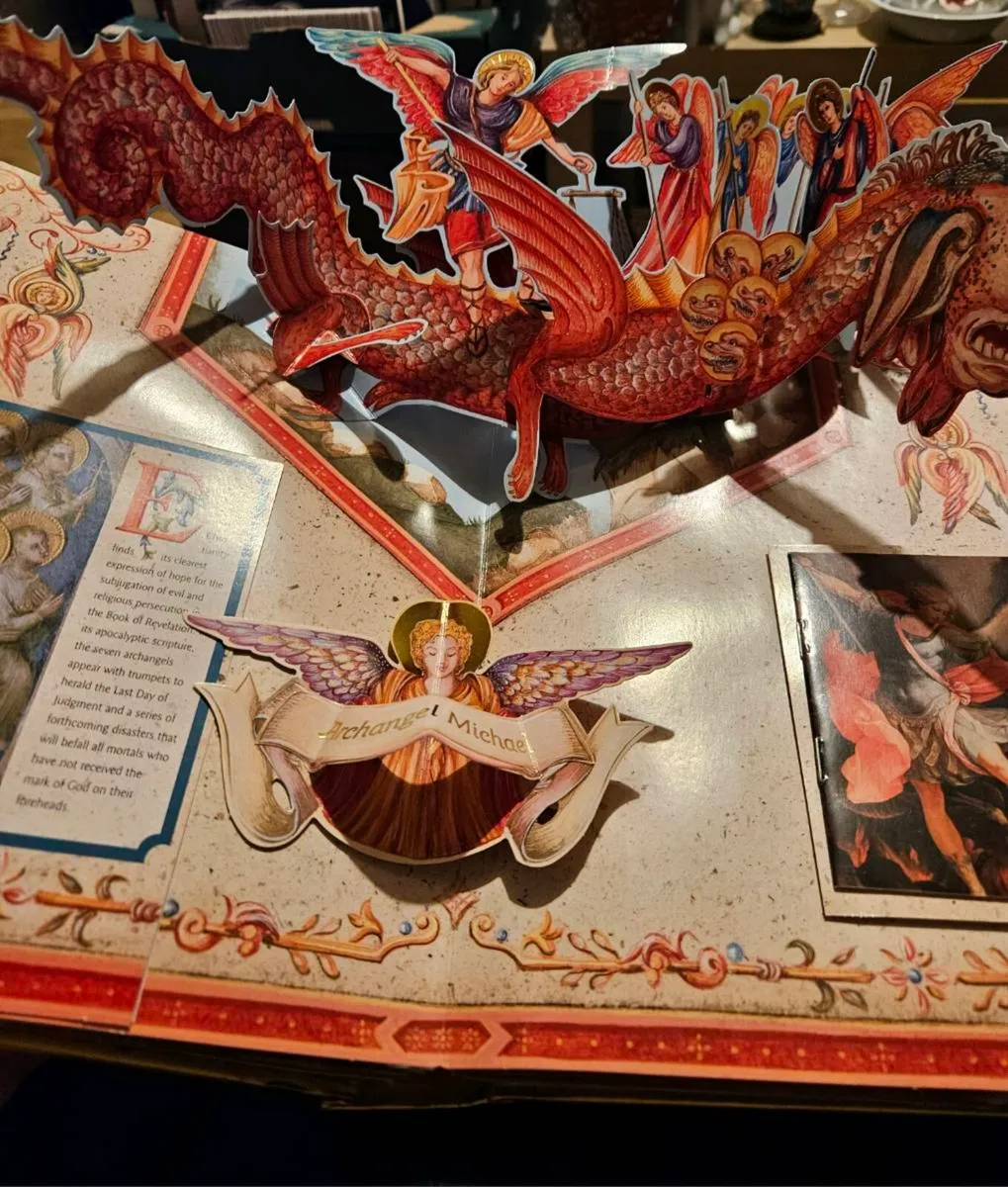 Angels Pop Up Book - Image 3