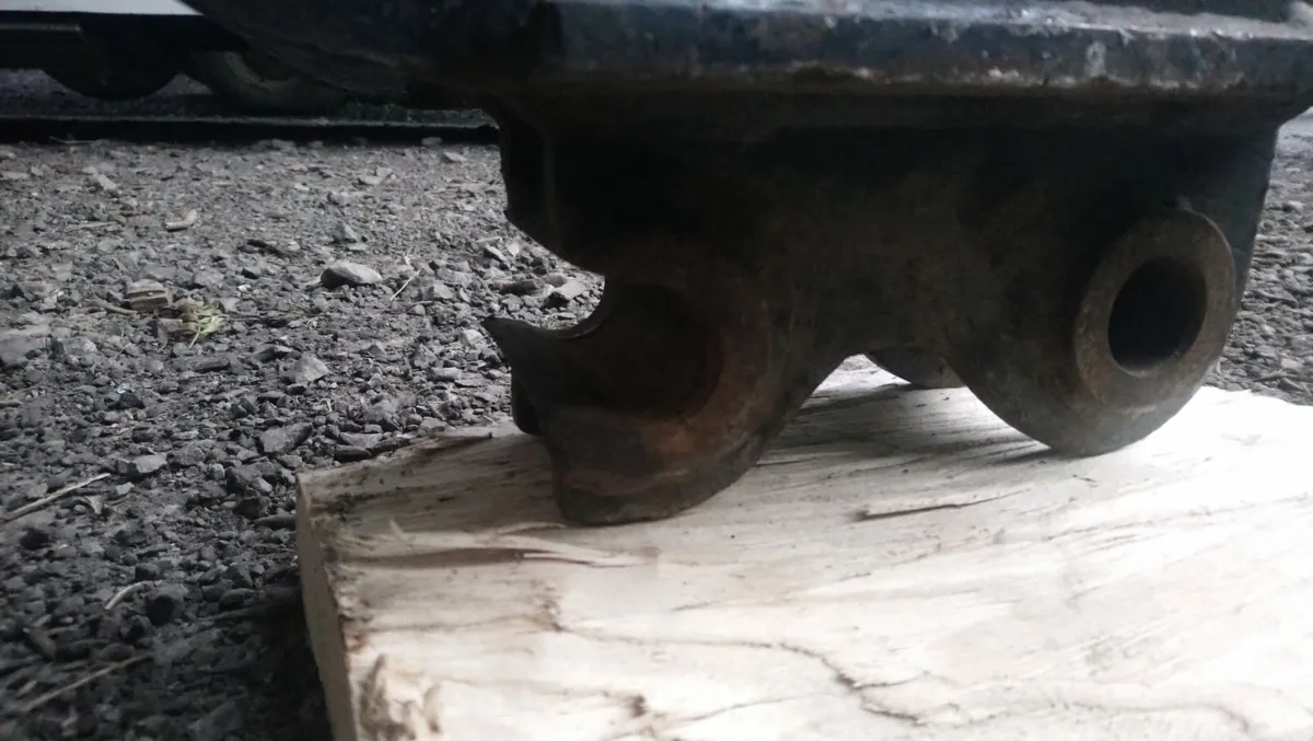 VOLVO 2.5 TON DIGGER HITCH - Image 3