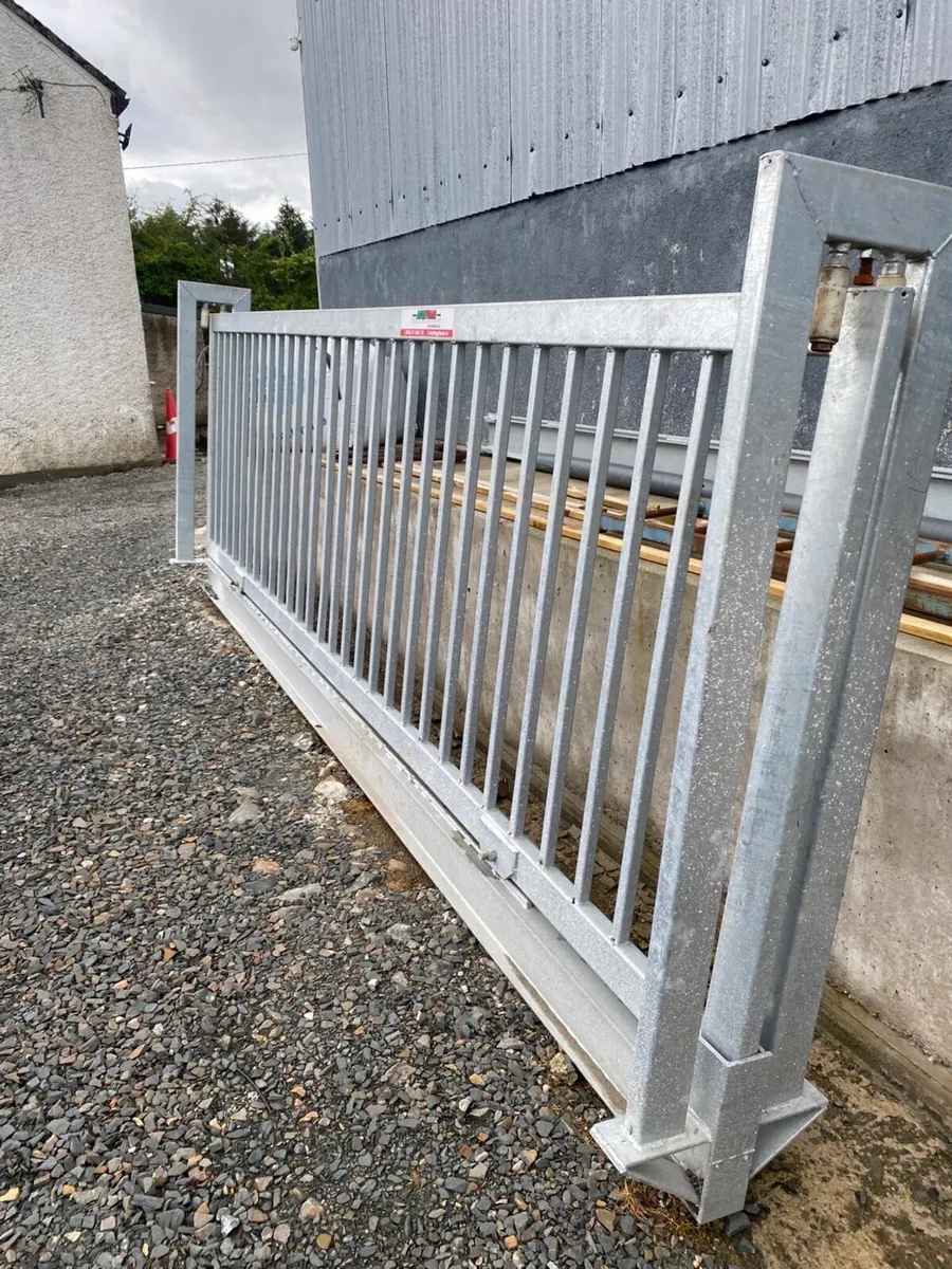 Brand new 16ft sliding gate - Image 1
