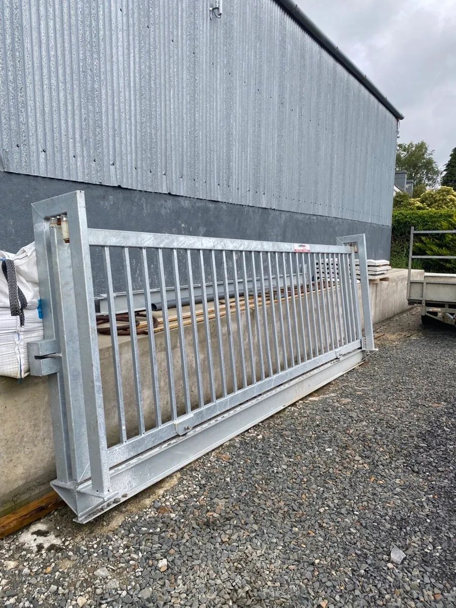 Brand new 16ft sliding gate - Image 2