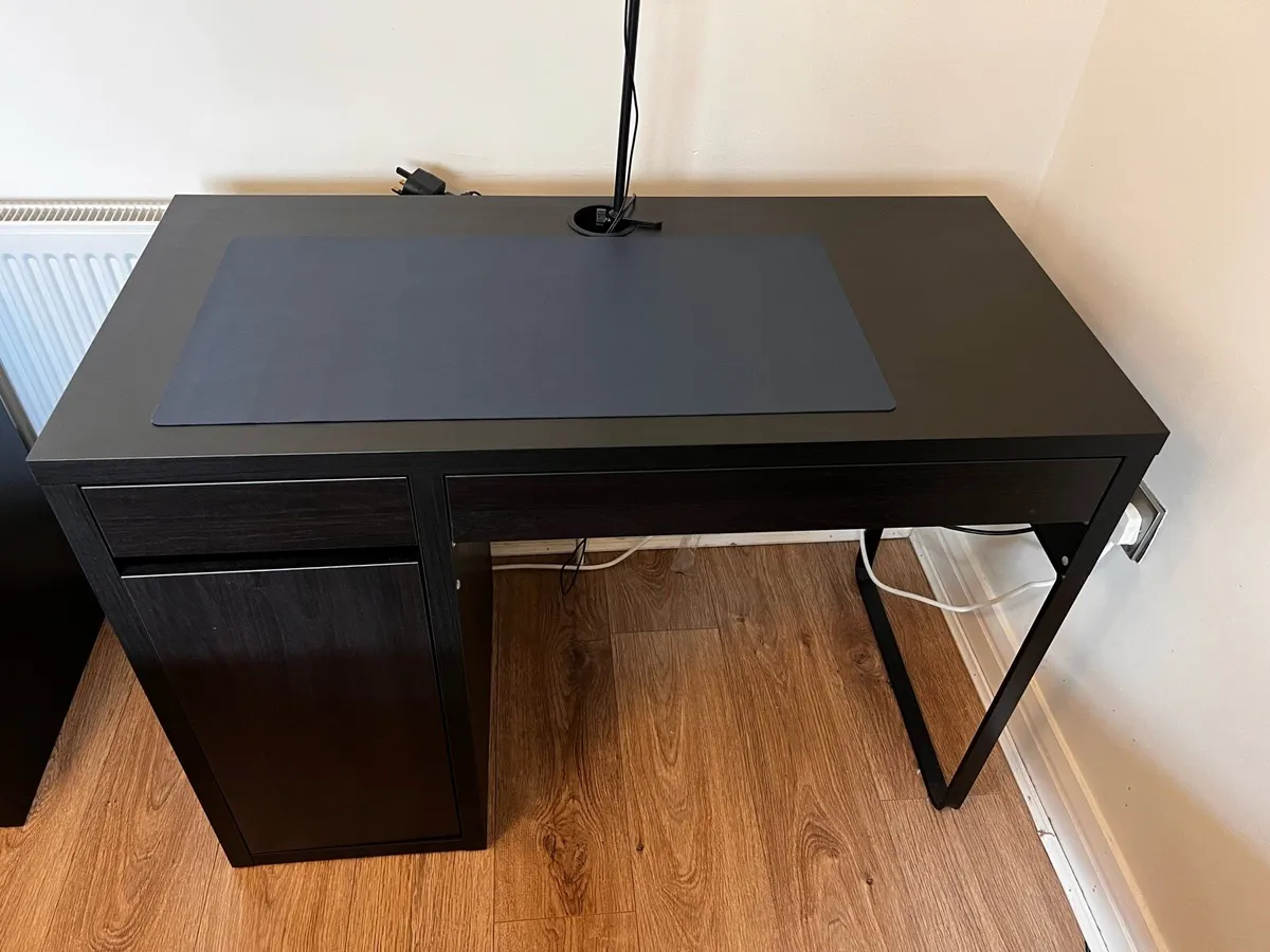 Office desk - Image 1