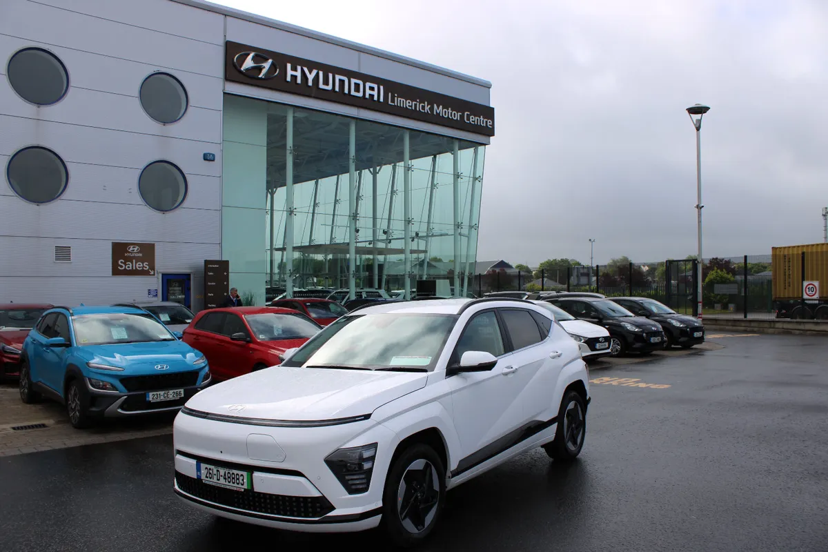 Hyundai Kona EV Platinum 65 kw - Image 1