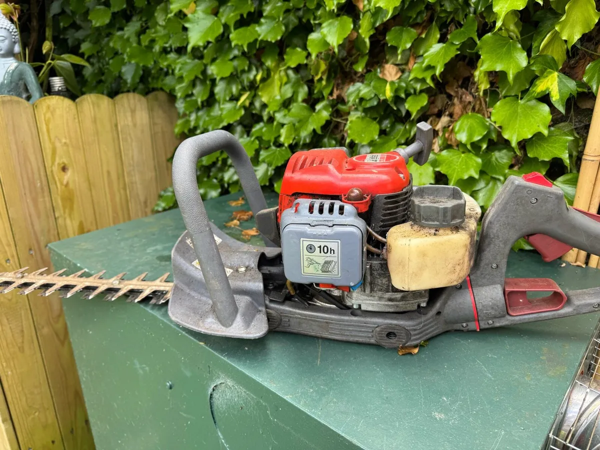 Petrol hedge cutter 23” blade - Image 3