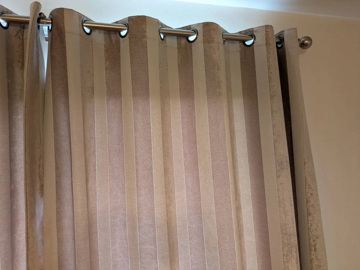 Curtains - Image 3