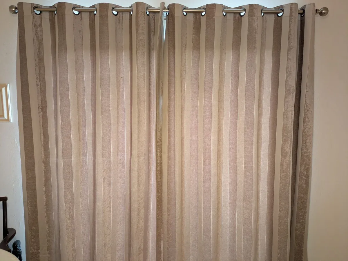 Curtains - Image 4