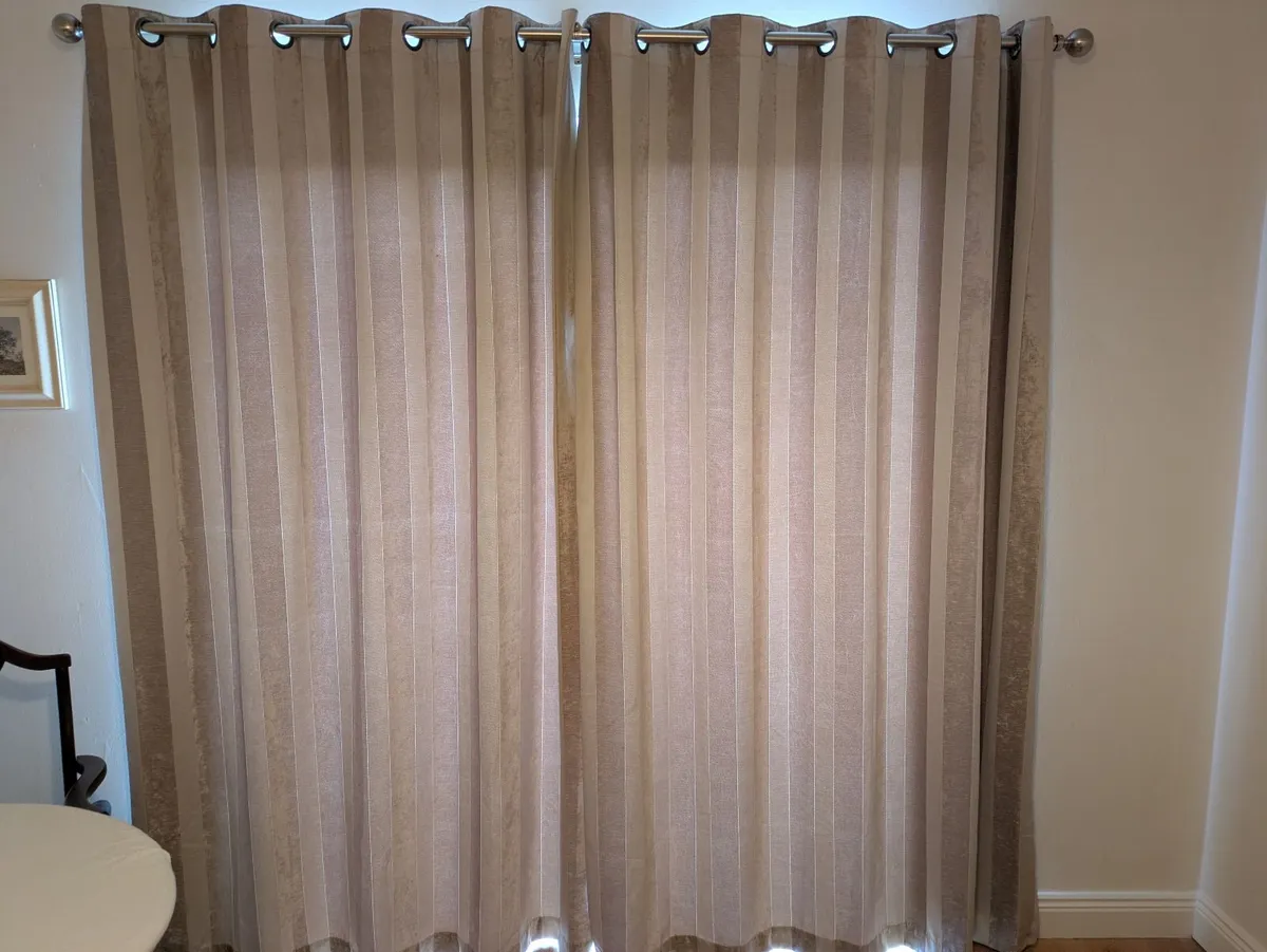 Curtains - Image 2