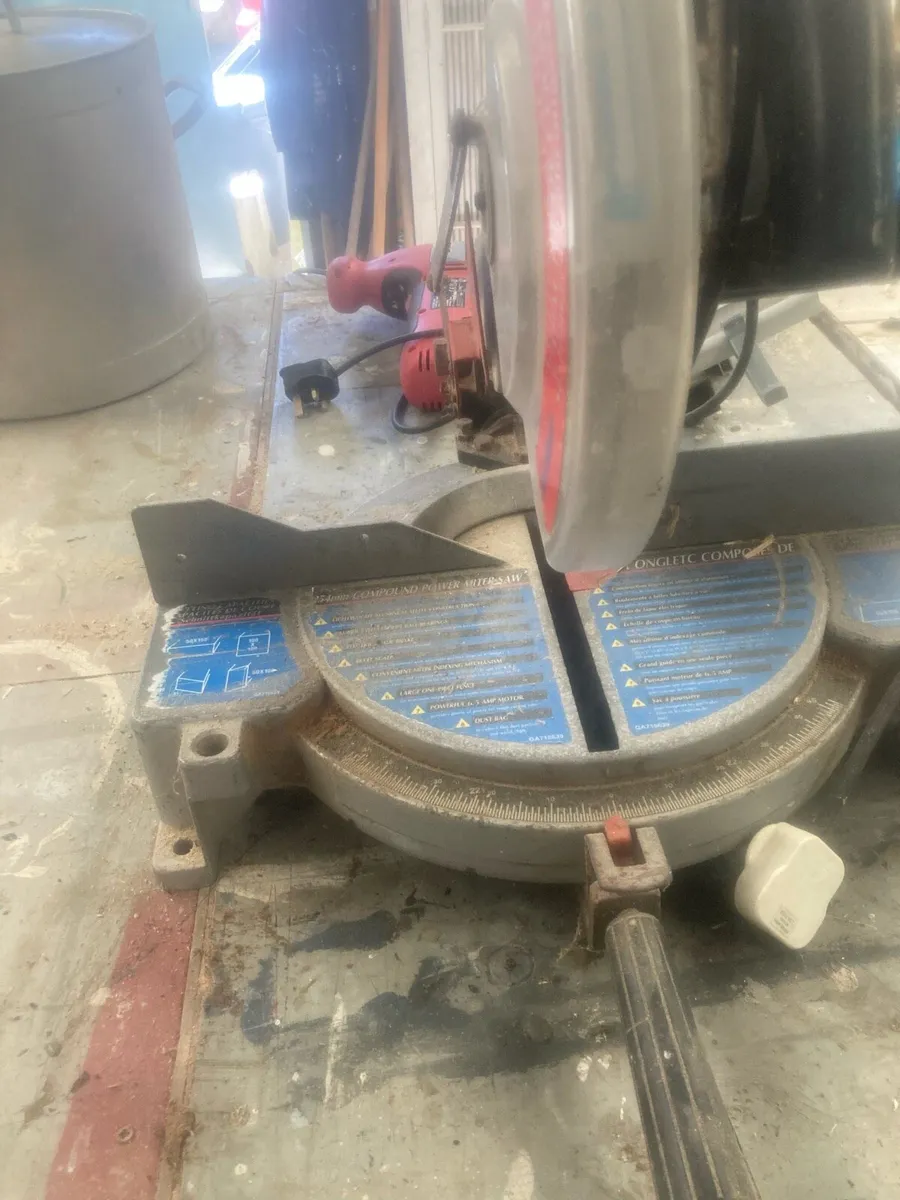 Morticing machine and chop saw - Image 4