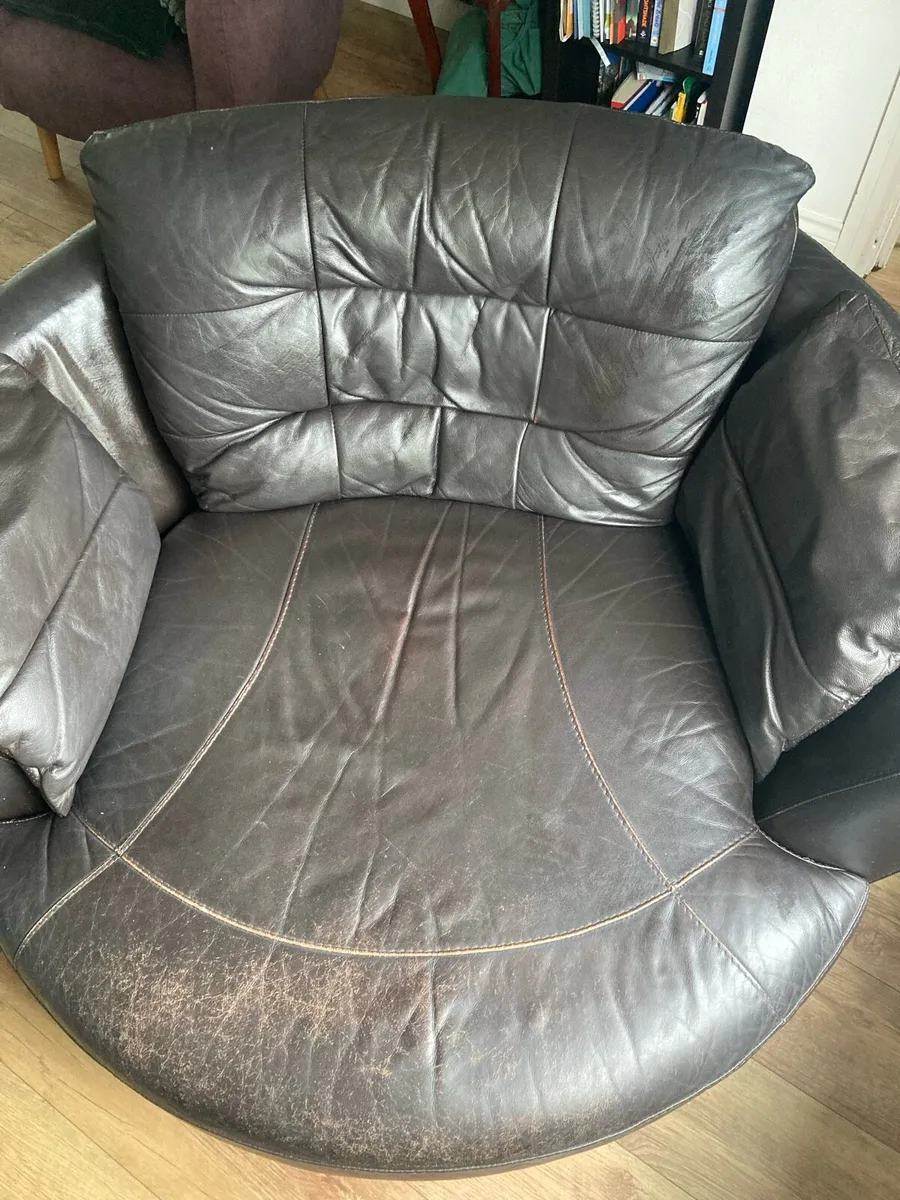 Large circular leather swivel chair and foot stool - Image 2