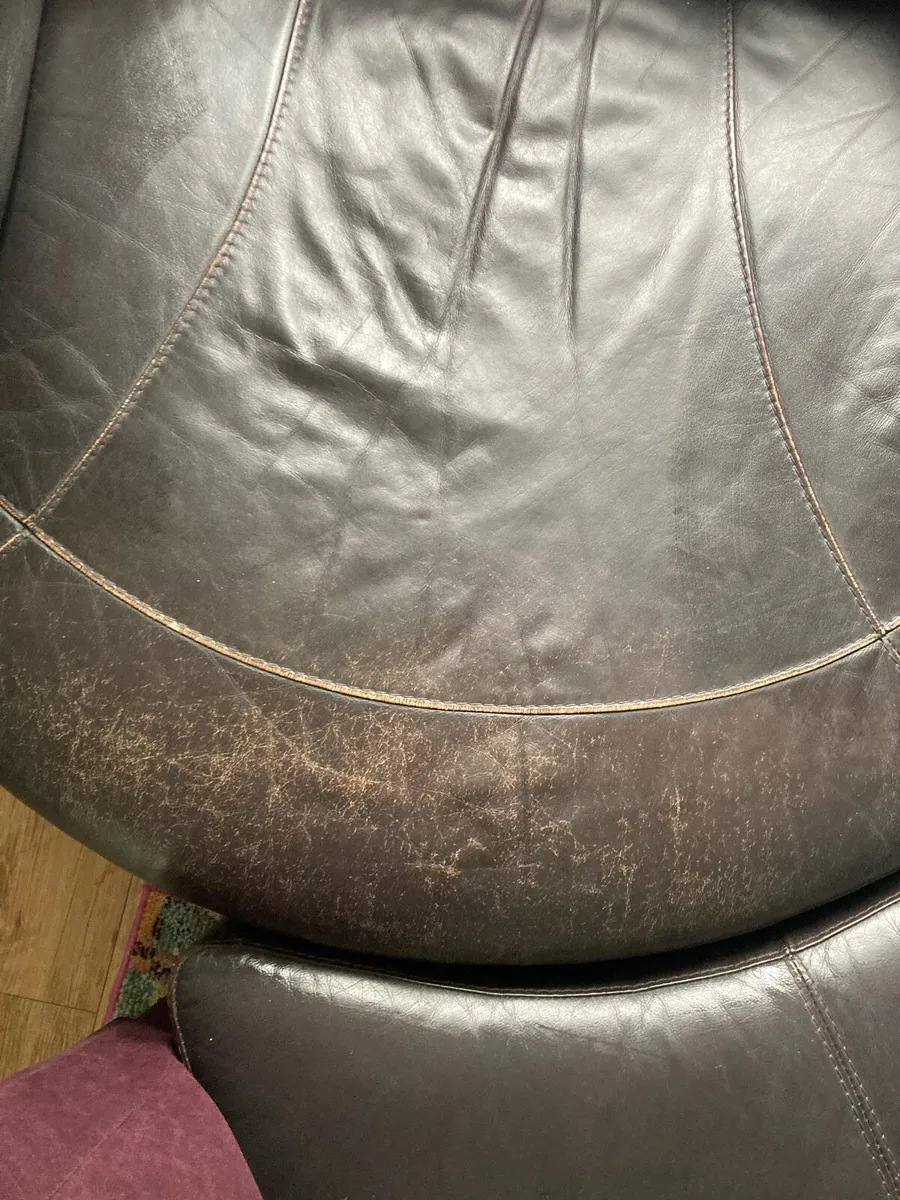 Large circular leather swivel chair and foot stool - Image 3