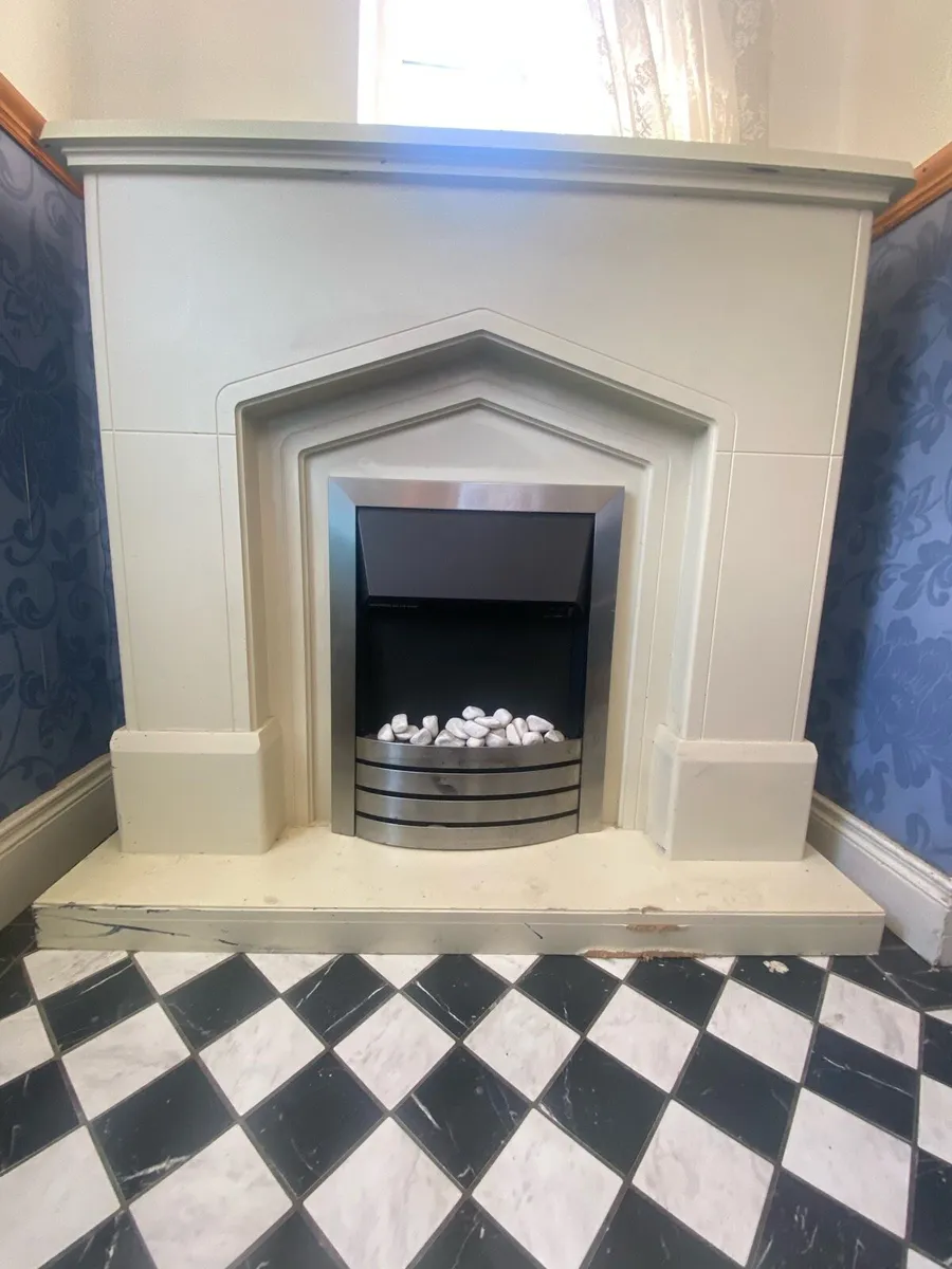 Fire Surround with Electric Heater 2000W - Image 1