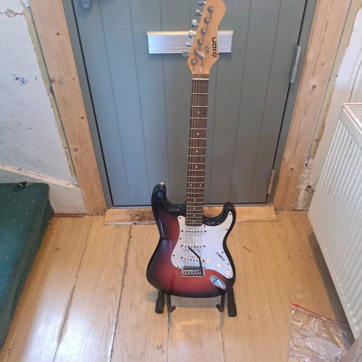 Electric guitar - Image 1