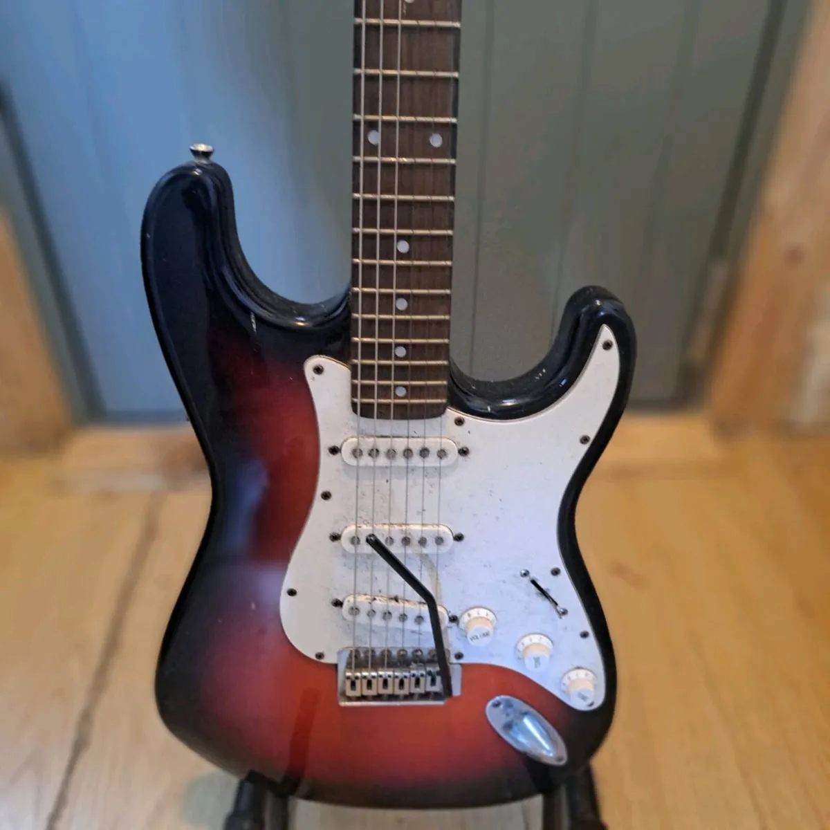 Electric guitar - Image 2