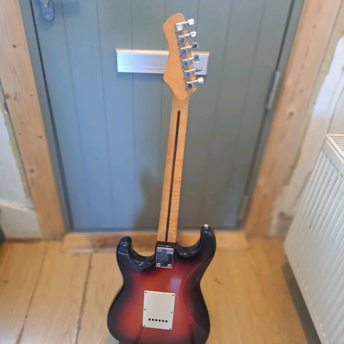 Electric guitar - Image 4